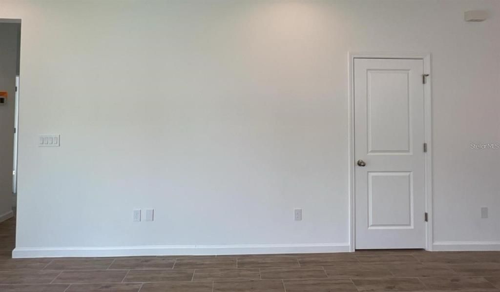 For Rent: $2,750 (4 beds, 2 baths, 1644 Square Feet)