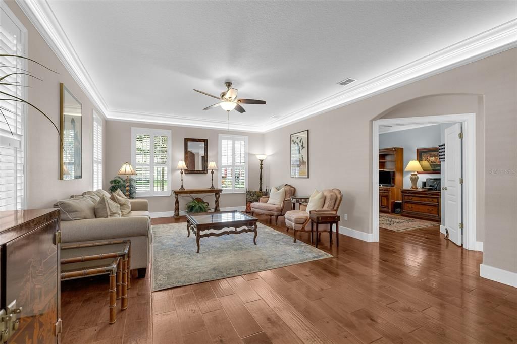 For Sale: $739,000 (5 beds, 3 baths, 3000 Square Feet)