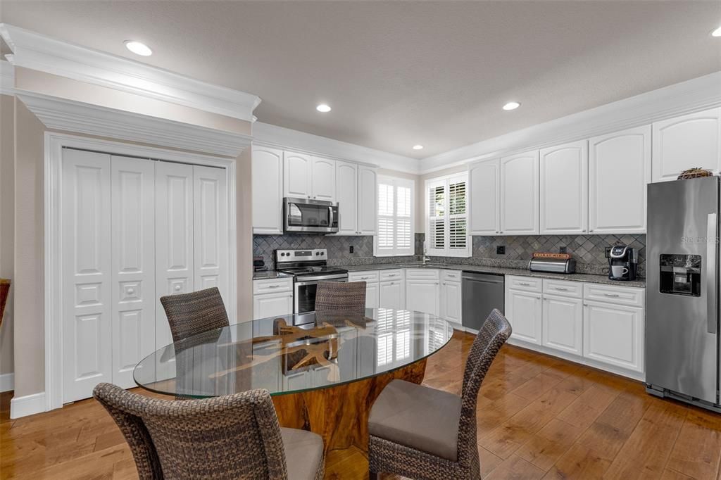 For Sale: $739,000 (5 beds, 3 baths, 3000 Square Feet)