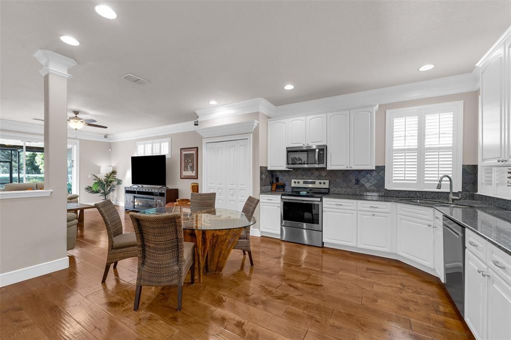 For Sale: $739,000 (5 beds, 3 baths, 3000 Square Feet)