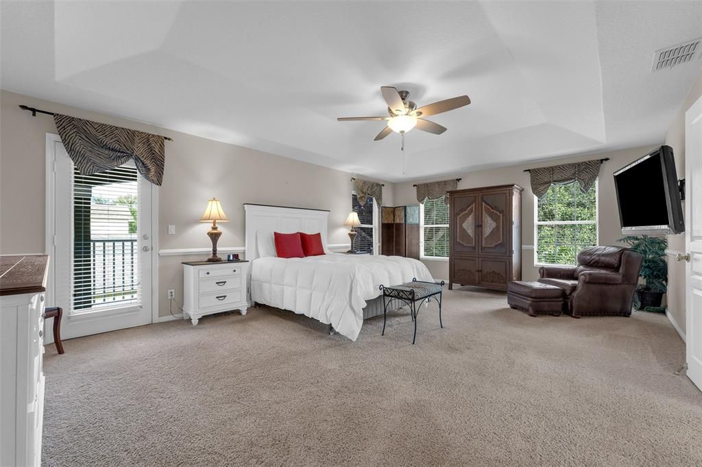 For Sale: $739,000 (5 beds, 3 baths, 3000 Square Feet)