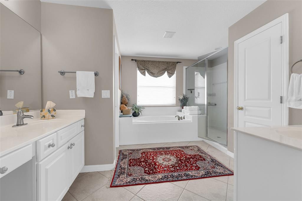 For Sale: $739,000 (5 beds, 3 baths, 3000 Square Feet)