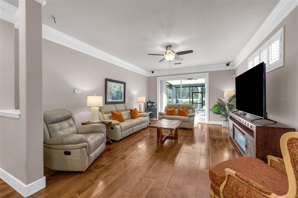 For Sale: $739,000 (5 beds, 3 baths, 3000 Square Feet)