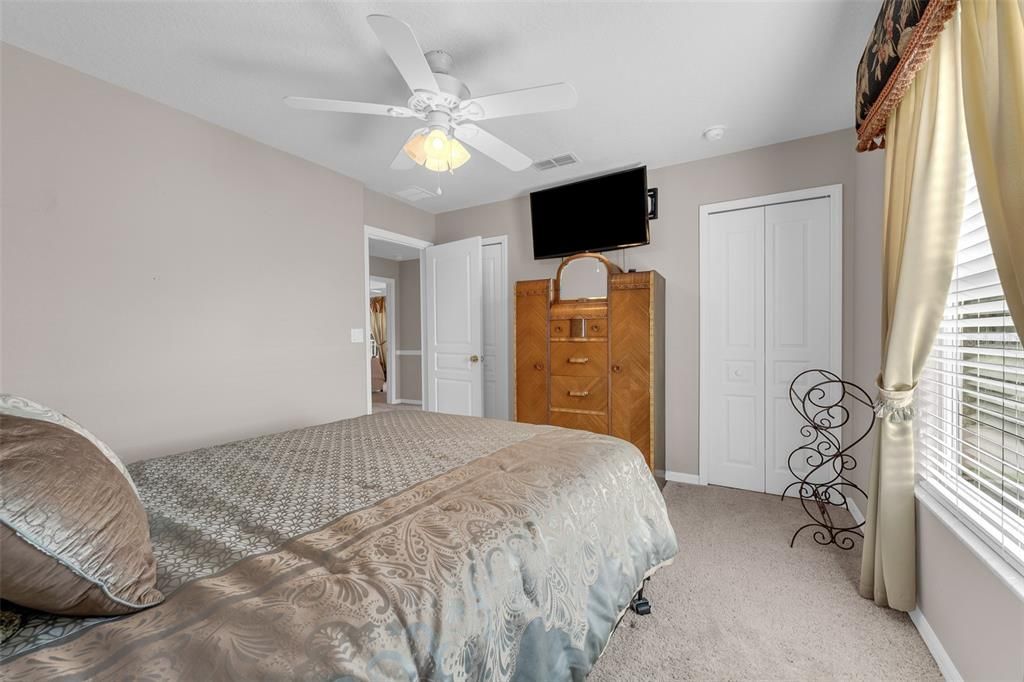 For Sale: $739,000 (5 beds, 3 baths, 3000 Square Feet)