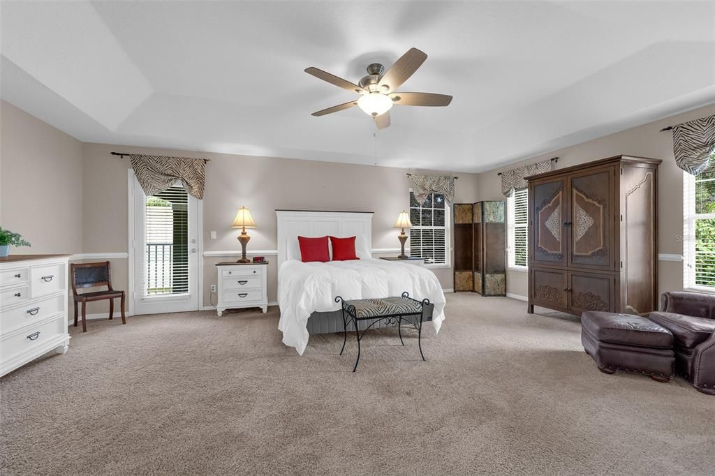 For Sale: $739,000 (5 beds, 3 baths, 3000 Square Feet)