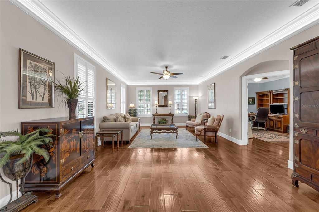 For Sale: $739,000 (5 beds, 3 baths, 3000 Square Feet)