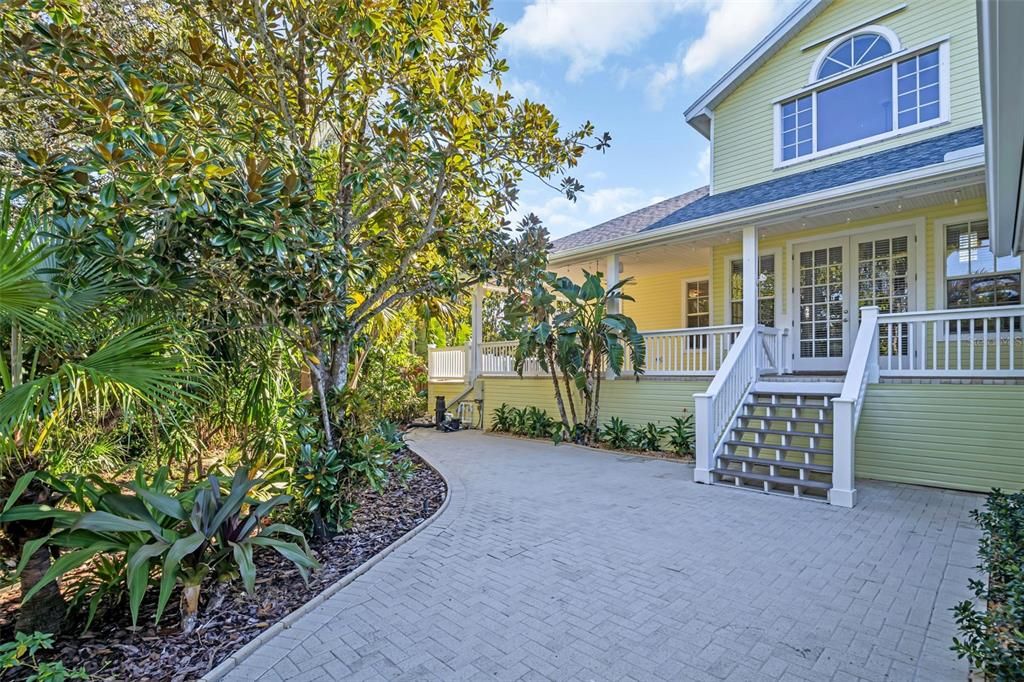 For Sale: $1,099,900 (3 beds, 3 baths, 2648 Square Feet)