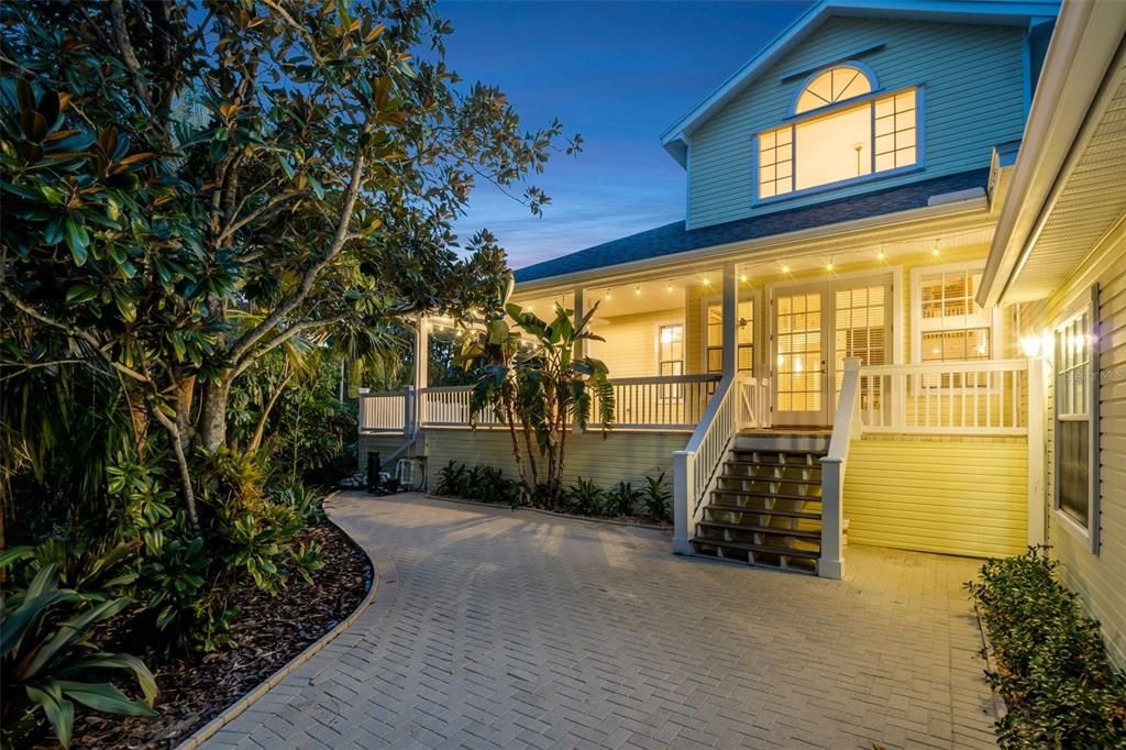 For Sale: $1,099,900 (3 beds, 3 baths, 2648 Square Feet)