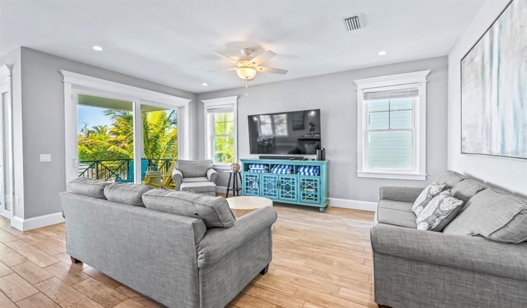 На продажу: $3,175,000 (7 спален, 7 ванн, 2646 Квадратных фут)