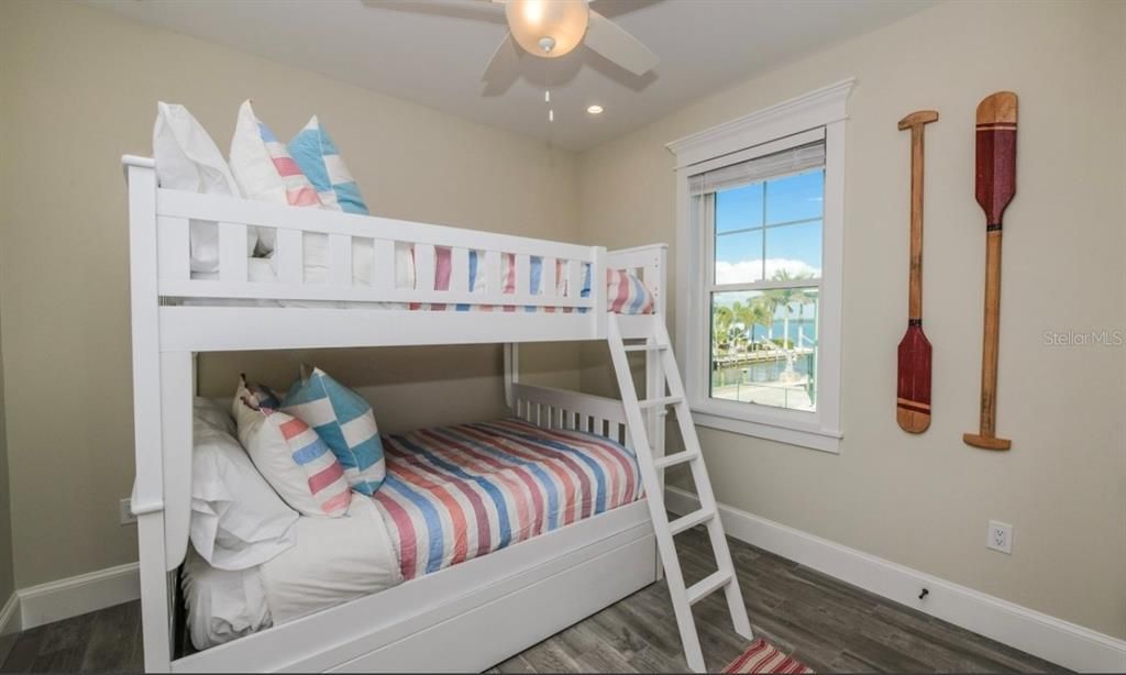 На продажу: $3,175,000 (7 спален, 7 ванн, 2646 Квадратных фут)