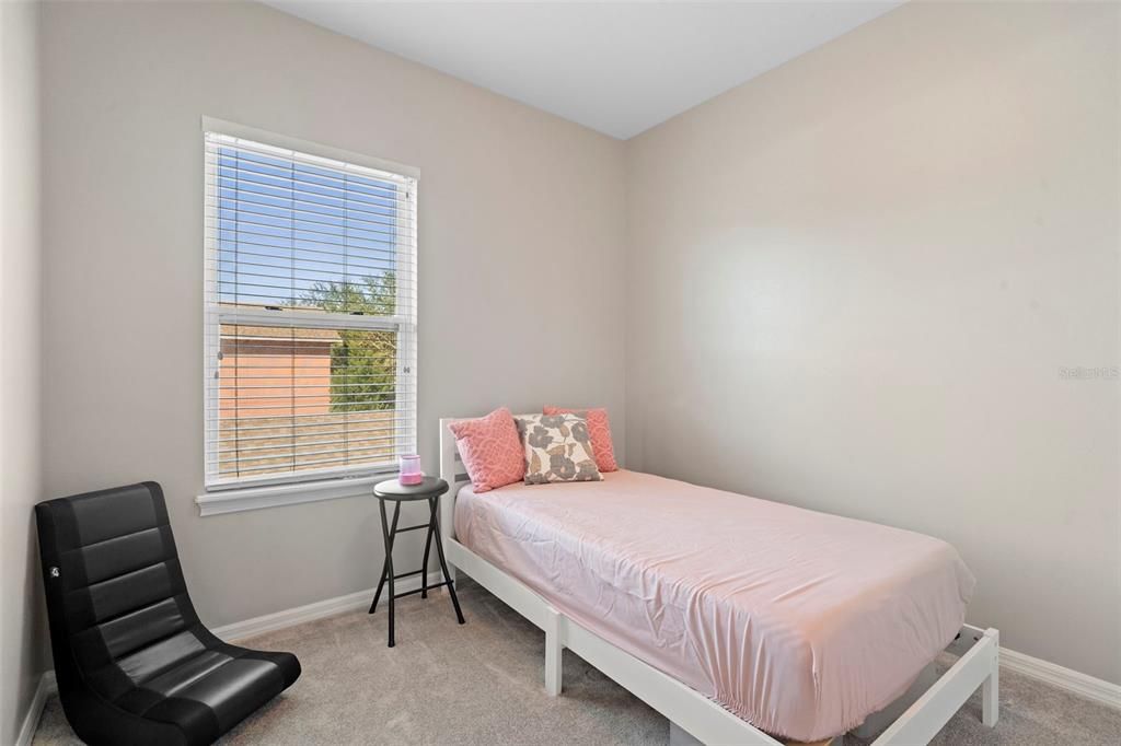 Под контрактом: $350,000 (3 спален, 2 ванн, 1440 Квадратных фут)