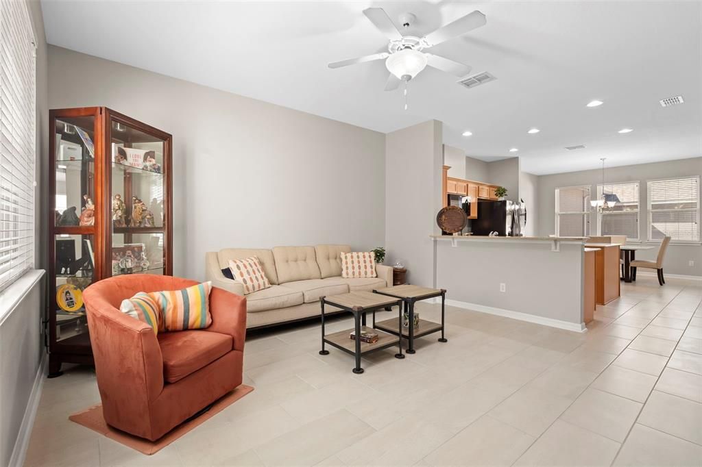 Под контрактом: $350,000 (3 спален, 2 ванн, 1440 Квадратных фут)