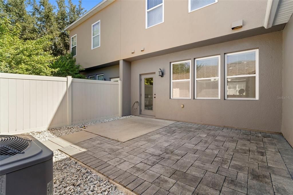 Под контрактом: $350,000 (3 спален, 2 ванн, 1440 Квадратных фут)