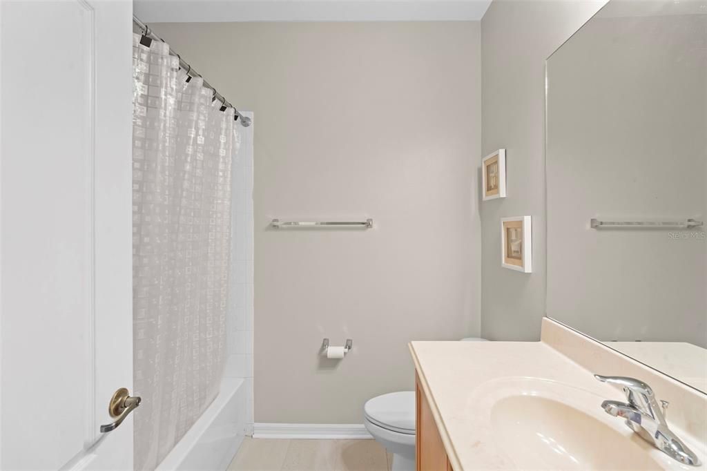 Под контрактом: $350,000 (3 спален, 2 ванн, 1440 Квадратных фут)