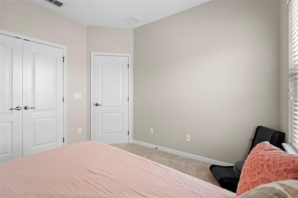 Под контрактом: $350,000 (3 спален, 2 ванн, 1440 Квадратных фут)