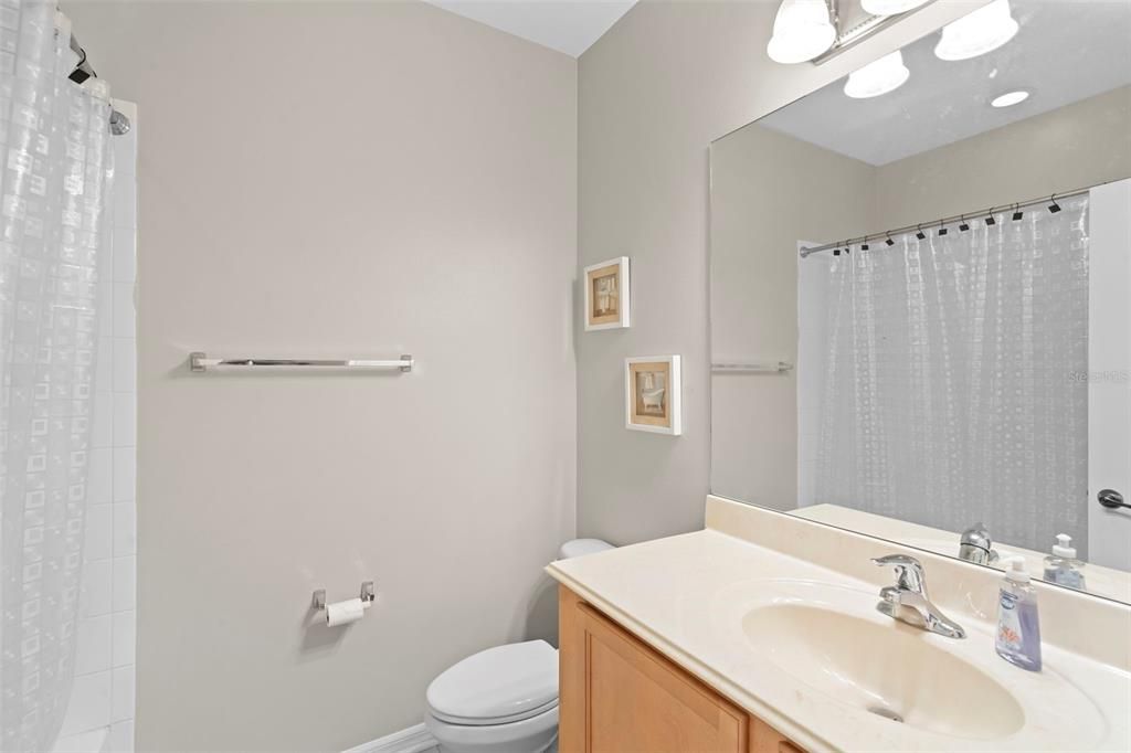 Под контрактом: $350,000 (3 спален, 2 ванн, 1440 Квадратных фут)