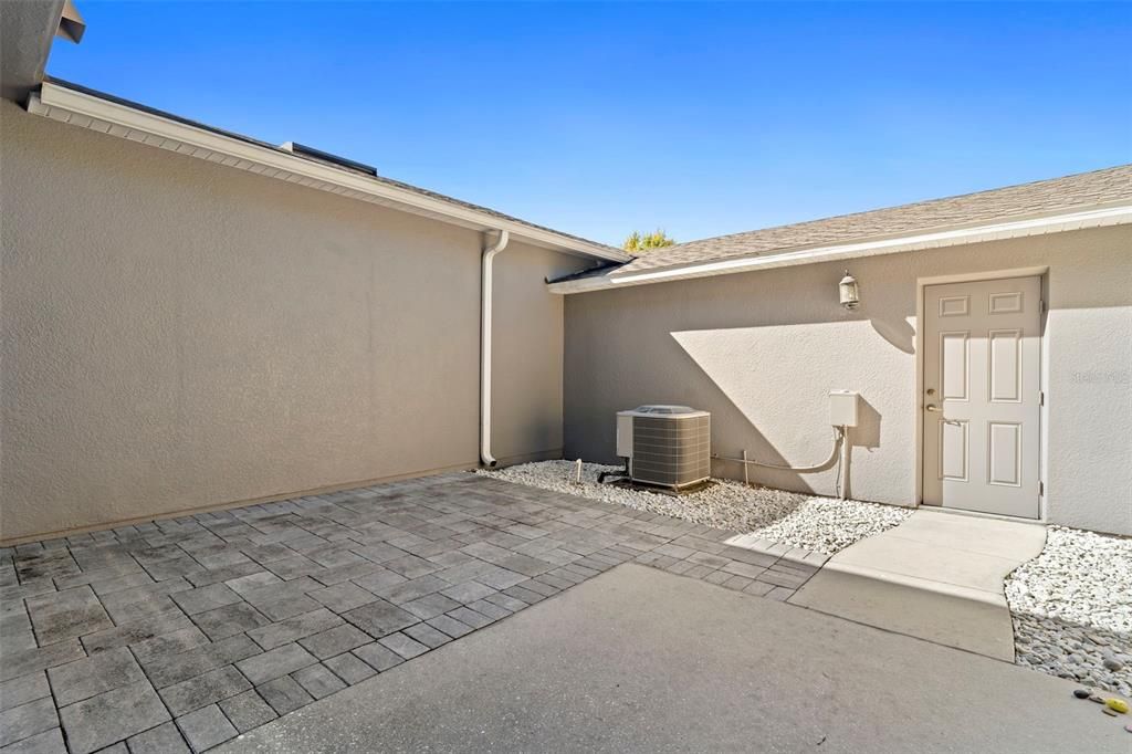 Под контрактом: $350,000 (3 спален, 2 ванн, 1440 Квадратных фут)