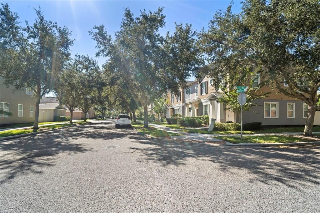 Под контрактом: $350,000 (3 спален, 2 ванн, 1440 Квадратных фут)