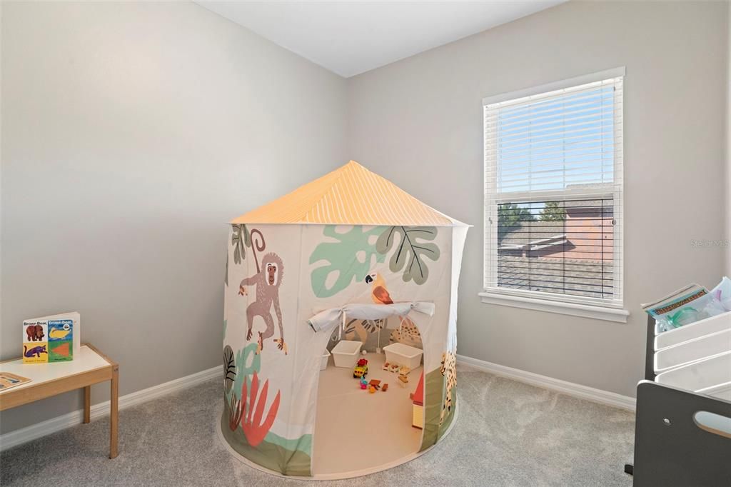 Под контрактом: $350,000 (3 спален, 2 ванн, 1440 Квадратных фут)