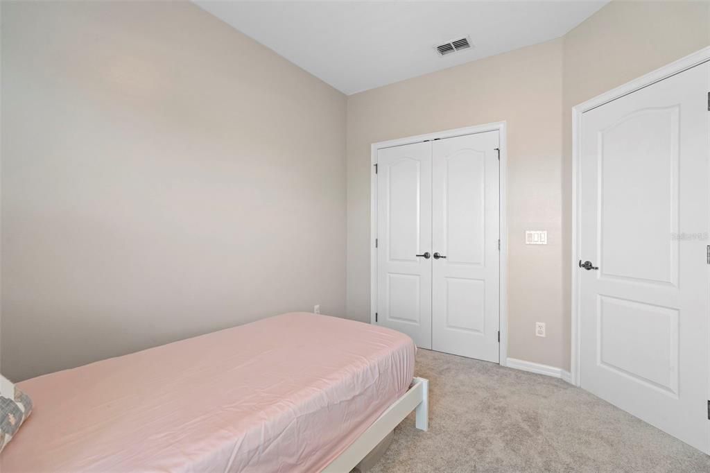 Под контрактом: $350,000 (3 спален, 2 ванн, 1440 Квадратных фут)