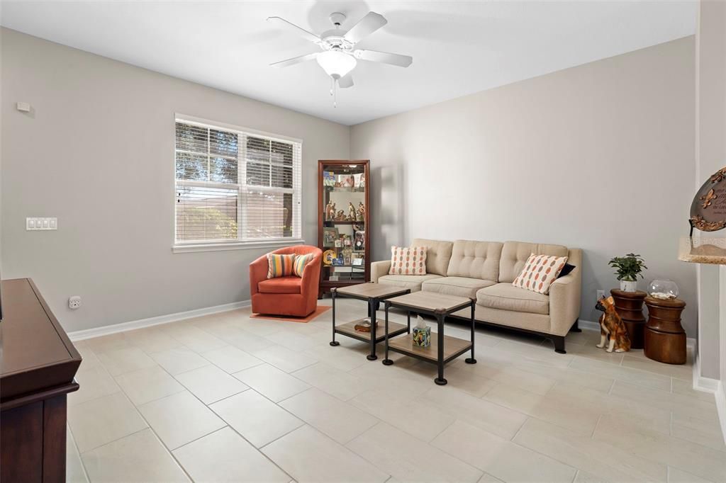 Под контрактом: $350,000 (3 спален, 2 ванн, 1440 Квадратных фут)