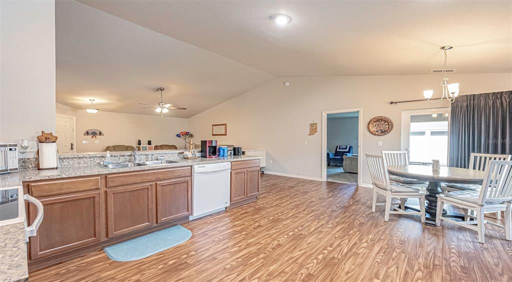 For Sale: $295,000 (3 beds, 2 baths, 1468 Square Feet)