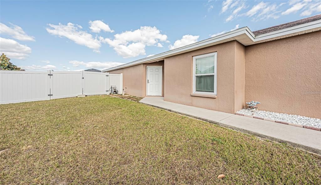 For Sale: $295,000 (3 beds, 2 baths, 1468 Square Feet)