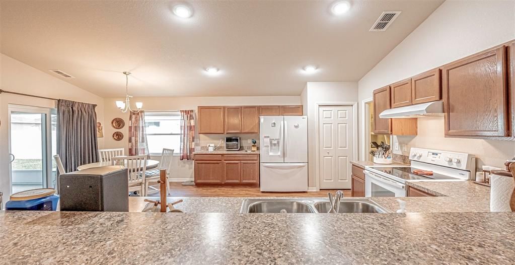 For Sale: $295,000 (3 beds, 2 baths, 1468 Square Feet)