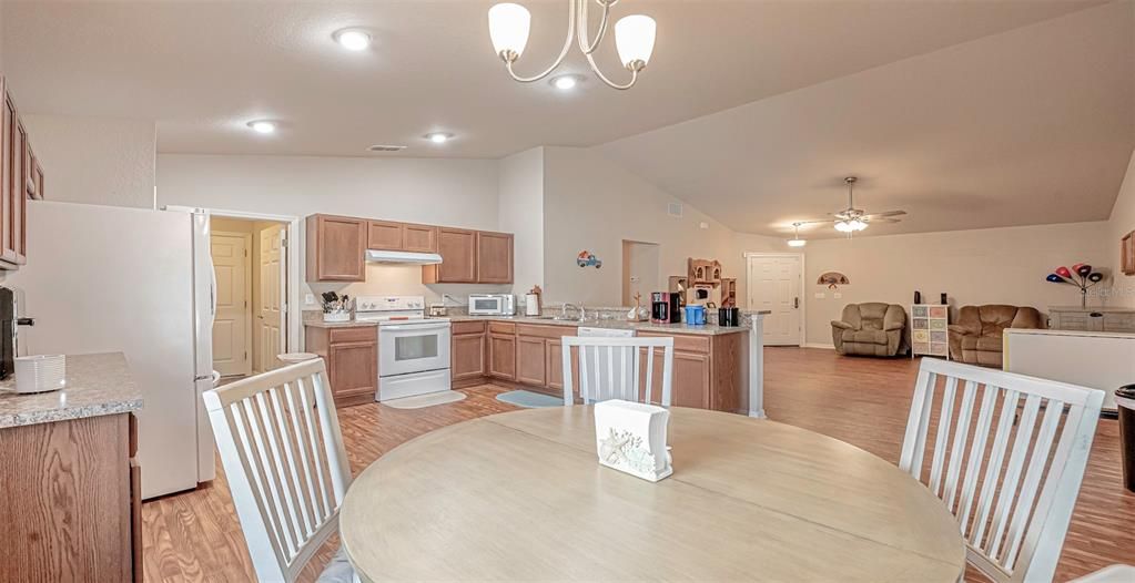 For Sale: $295,000 (3 beds, 2 baths, 1468 Square Feet)