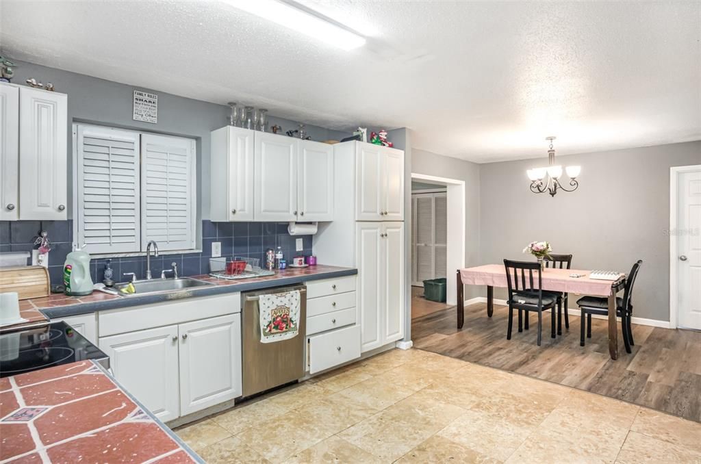 For Sale: $320,000 (3 beds, 2 baths, 2086 Square Feet)