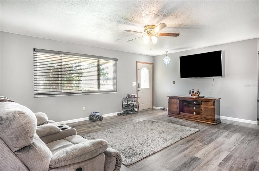 For Sale: $320,000 (3 beds, 2 baths, 2086 Square Feet)