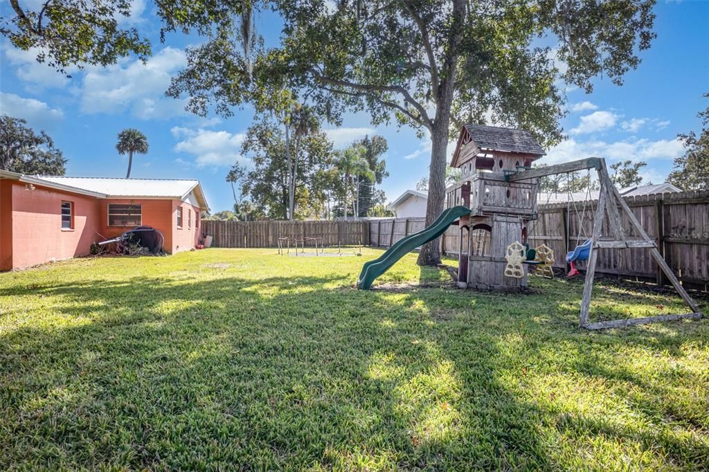 For Sale: $320,000 (3 beds, 2 baths, 2086 Square Feet)