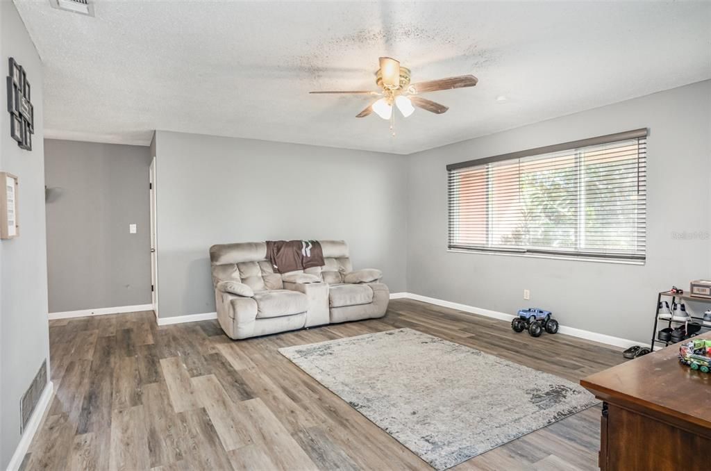 For Sale: $320,000 (3 beds, 2 baths, 2086 Square Feet)