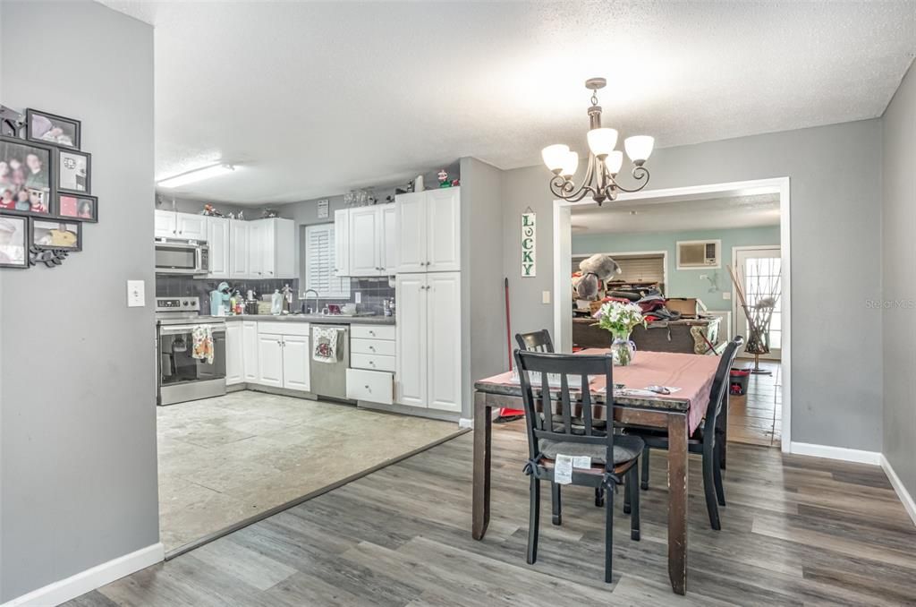 For Sale: $320,000 (3 beds, 2 baths, 2086 Square Feet)