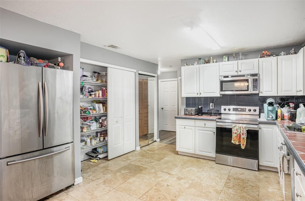 For Sale: $320,000 (3 beds, 2 baths, 2086 Square Feet)