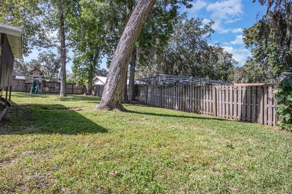 For Sale: $320,000 (3 beds, 2 baths, 2086 Square Feet)