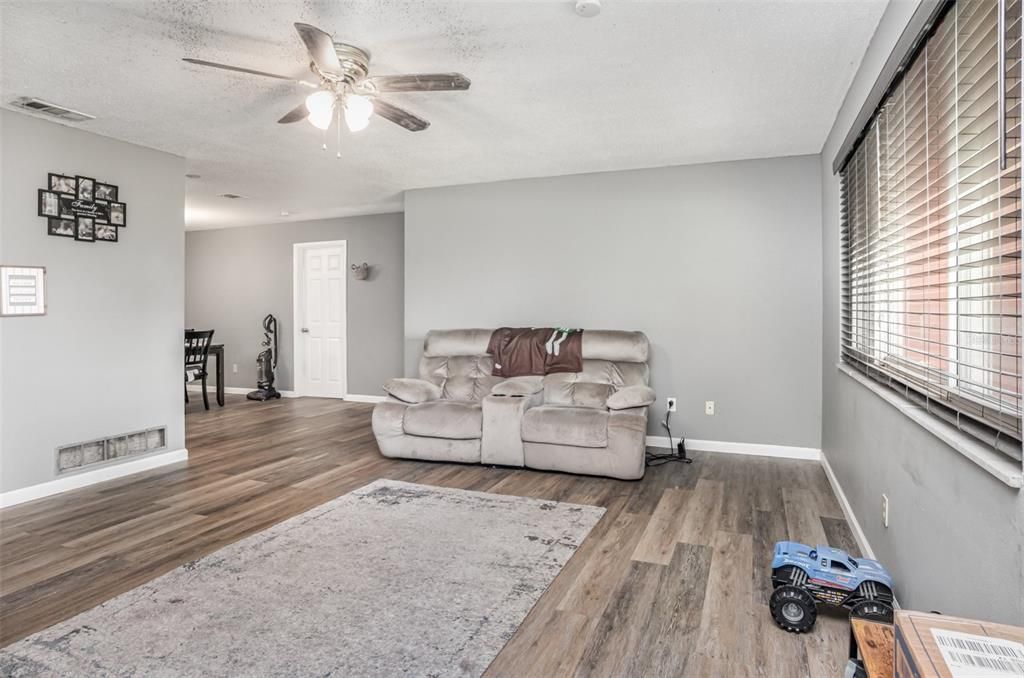 For Sale: $320,000 (3 beds, 2 baths, 2086 Square Feet)