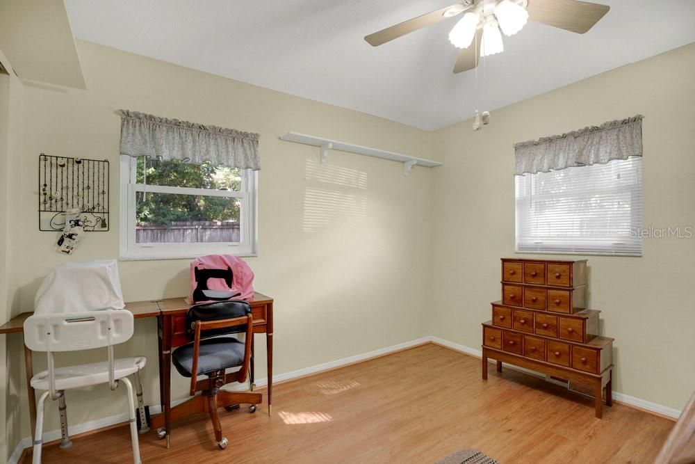 合同活跃: $350,000 (3 贝兹, 2 浴室, 1430 平方英尺)