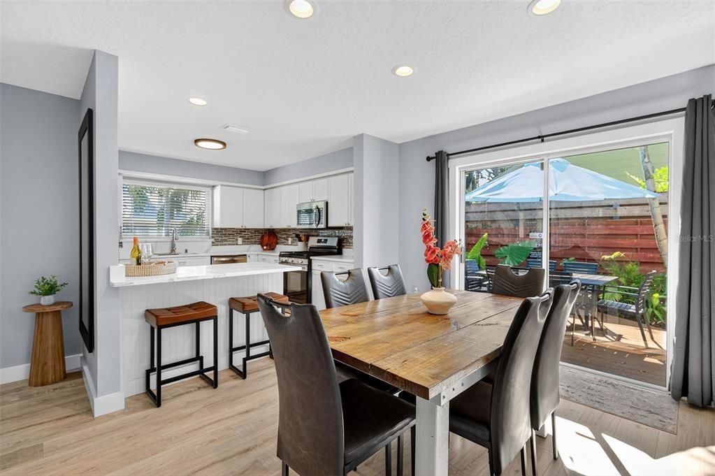 На продажу: $489,900 (3 спален, 2 ванн, 1425 Квадратных фут)