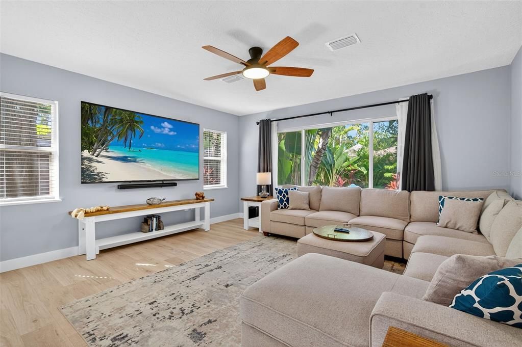 На продажу: $489,900 (3 спален, 2 ванн, 1425 Квадратных фут)