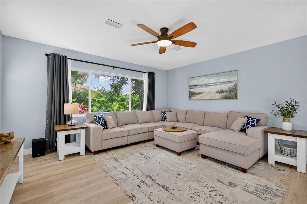 На продажу: $489,900 (3 спален, 2 ванн, 1425 Квадратных фут)