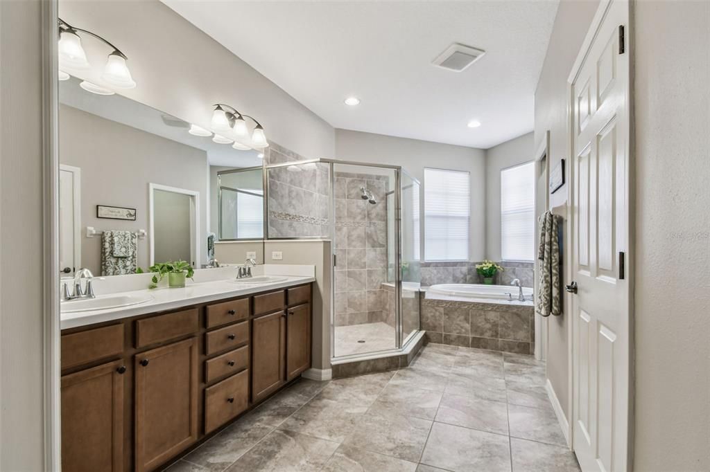 待售: $850,000 (5 贝兹, 3 浴室, 3509 平方英尺)