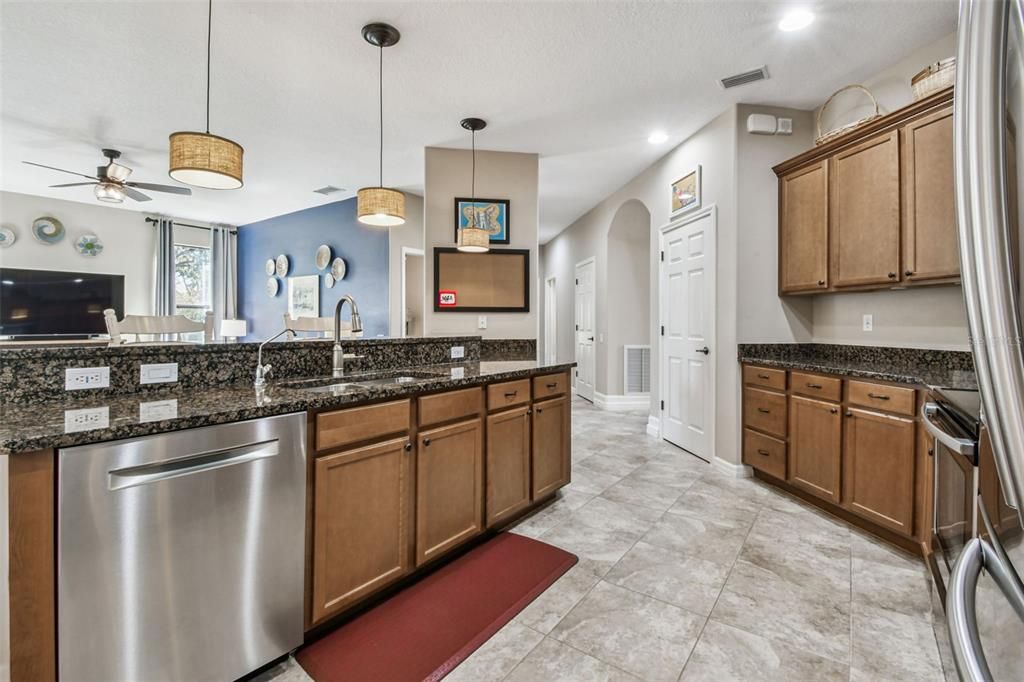 待售: $850,000 (5 贝兹, 3 浴室, 3509 平方英尺)