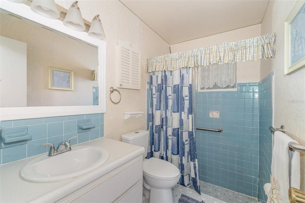 Под контрактом: $175,000 (2 спален, 2 ванн, 939 Квадратных фут)