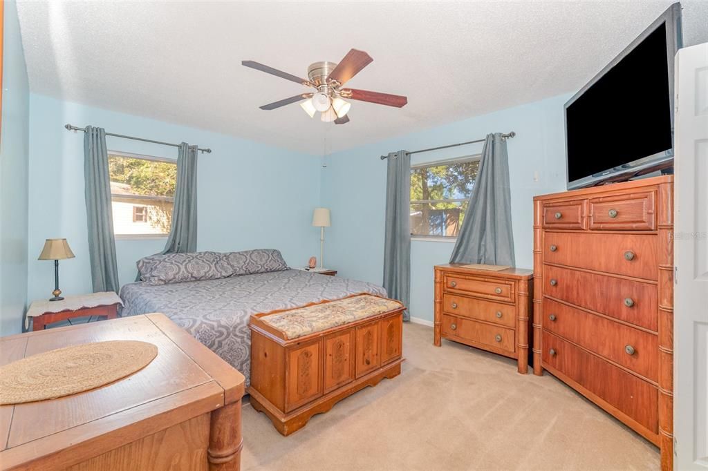 Под контрактом: $175,000 (2 спален, 2 ванн, 939 Квадратных фут)