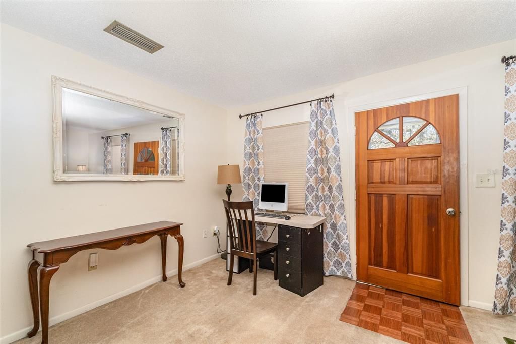 Под контрактом: $175,000 (2 спален, 2 ванн, 939 Квадратных фут)