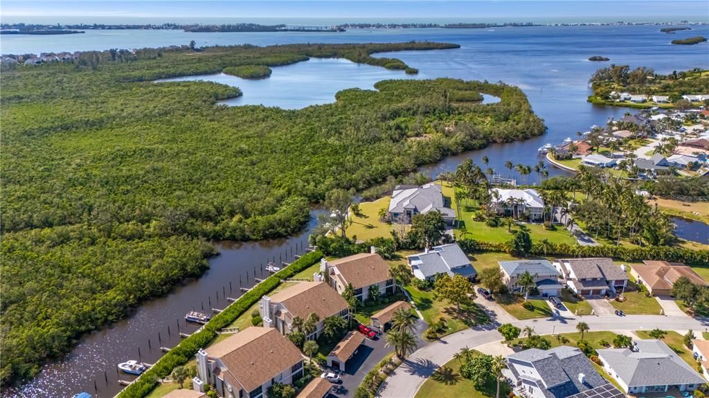 На продажу: $459,000 (2 спален, 2 ванн, 1761 Квадратных фут)