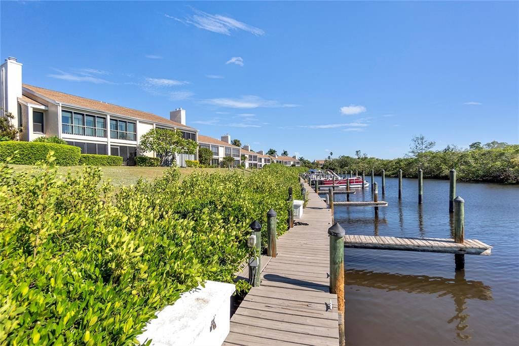 На продажу: $459,000 (2 спален, 2 ванн, 1761 Квадратных фут)