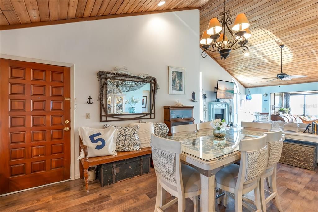 На продажу: $459,000 (2 спален, 2 ванн, 1761 Квадратных фут)