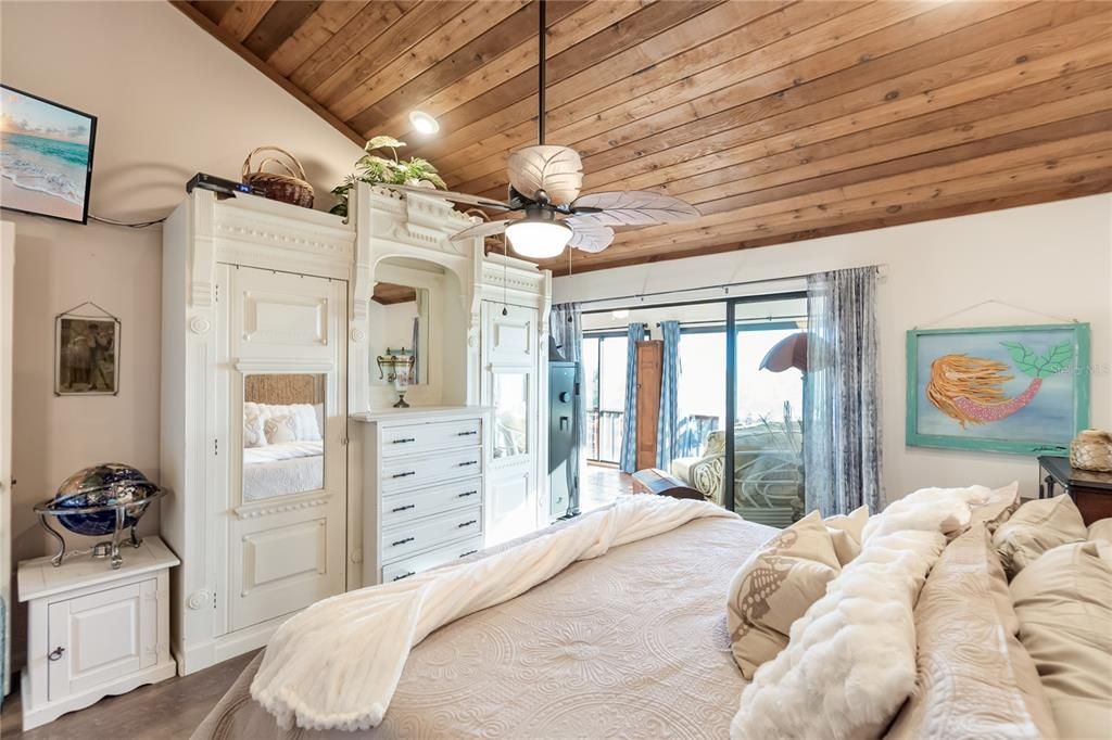 На продажу: $459,000 (2 спален, 2 ванн, 1761 Квадратных фут)